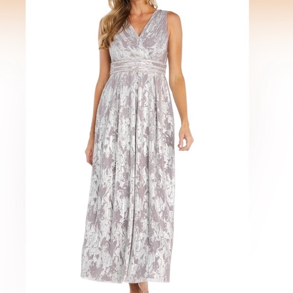 R&M Richards Dresses & Skirts - R&M Richards Lace Maxi Dress – Size 6 – NWT